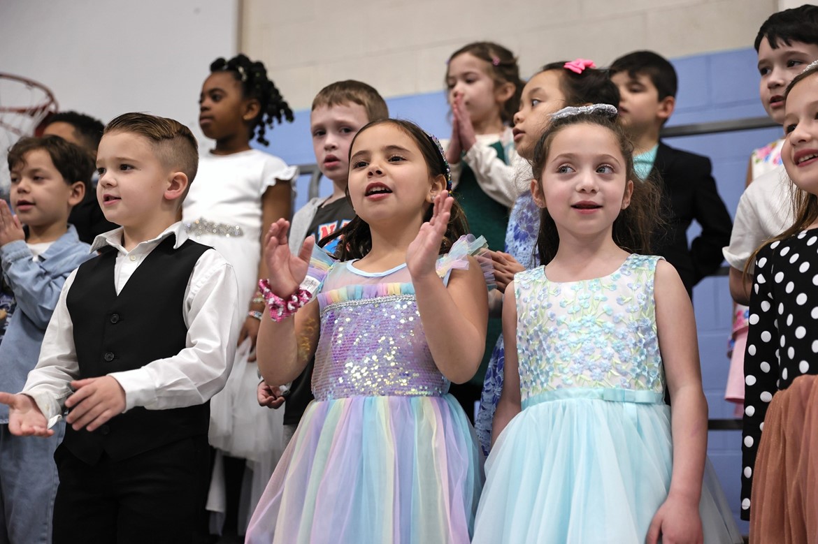 Rolling Hills kindergarteners sing during Spring Showcase.